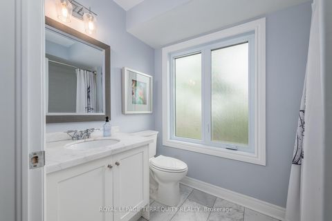 Photo 37 at 69 Lobo Mews, City Centre West, Toronto