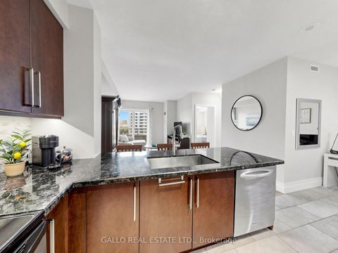 Photo 18 at 1407 - 9225 Jane Street N, Maple, Vaughan