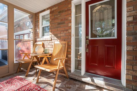 Photo 3 at 14 Pinoak Street, Rouge E11, Toronto
