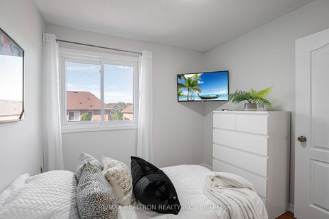 Photo 22 at 14 Pinoak Street, Rouge E11, Toronto