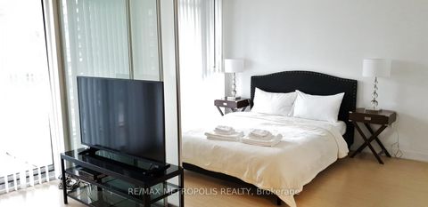 Photo 4 at 526 - 85 Queens Wharf Road, Waterfront Communities C1, Toronto