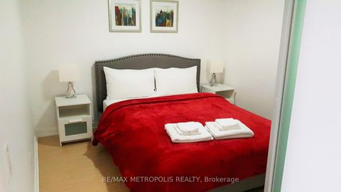 Photo 5 at 526 - 85 Queens Wharf Road, Waterfront Communities C1, Toronto