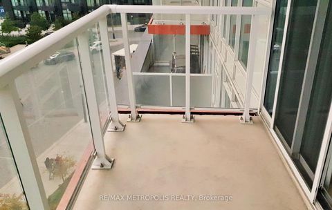 Photo 8 at 526 - 85 Queens Wharf Road, Waterfront Communities C1, Toronto
