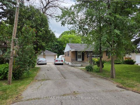 Photo 1 at 15 Fran Drive, West Woodbridge, Vaughan