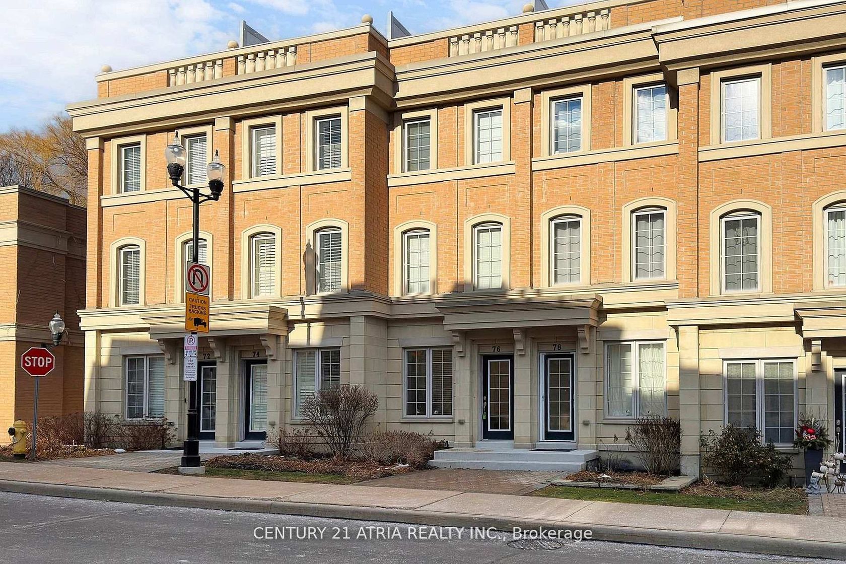 76 Hargrave Lane, York Mills, Toronto photo number 2