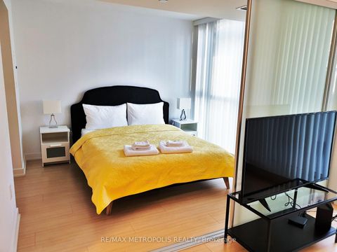 Photo 1 at 312 - 85 Queens Wharf Road, Waterfront Communities C1, Toronto