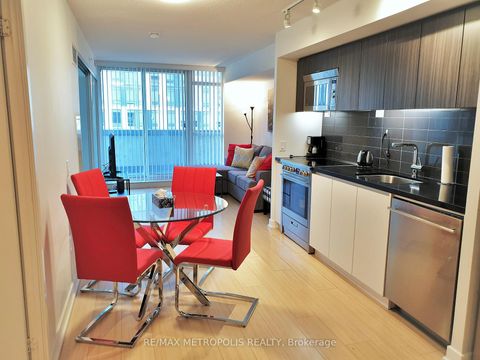 Photo 3 at 312 - 85 Queens Wharf Road, Waterfront Communities C1, Toronto