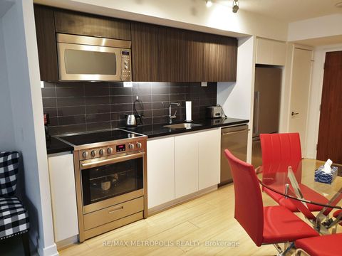 Photo 4 at 312 - 85 Queens Wharf Road, Waterfront Communities C1, Toronto