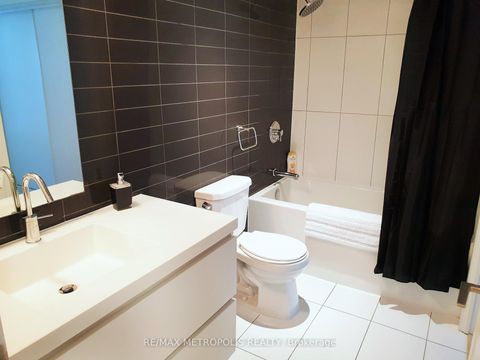 Photo 5 at 312 - 85 Queens Wharf Road, Waterfront Communities C1, Toronto