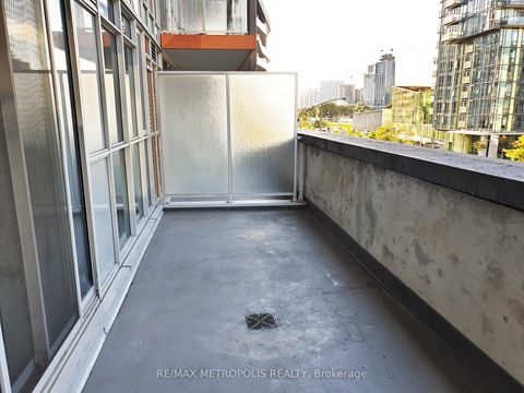 Photo 7 at 312 - 85 Queens Wharf Road, Waterfront Communities C1, Toronto