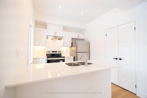 Photo 2 at 236 Prince William Way, Shore, Barrie