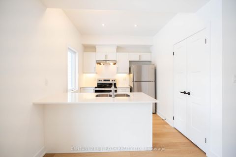 Photo 3 at 236 Prince William Way, Shore, Barrie