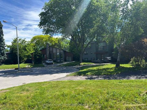 Photo 5 at 18 Legato Court, Don Mills, Toronto