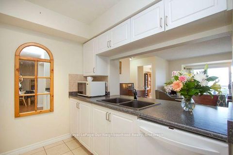 Photo 11 at 722 - 18 Mondeo Drive, Dorset Park, Toronto