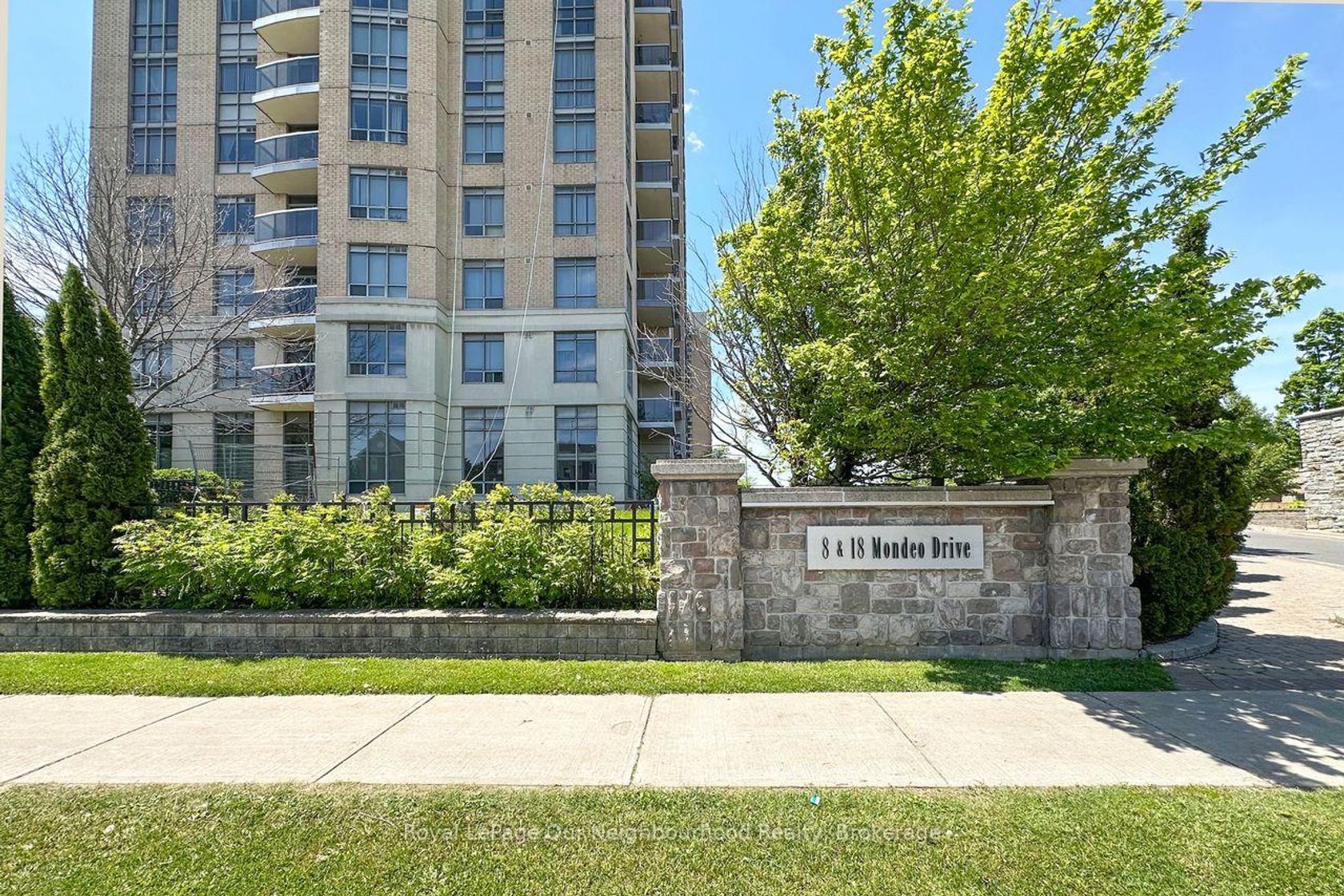 722 - 18 Mondeo Drive, Dorset Park, Toronto photo number 2