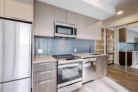 Photo 10 at 611 - 4208 Dundas Street W, Humber Valley, Toronto