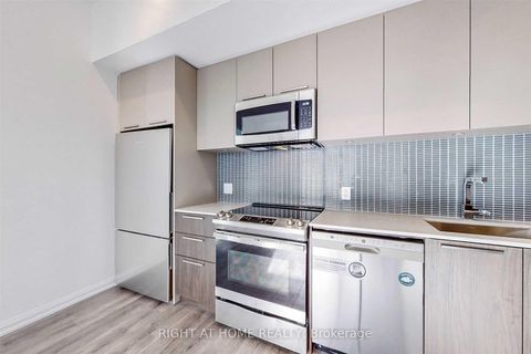 Photo 12 at 611 - 4208 Dundas Street W, Humber Valley, Toronto
