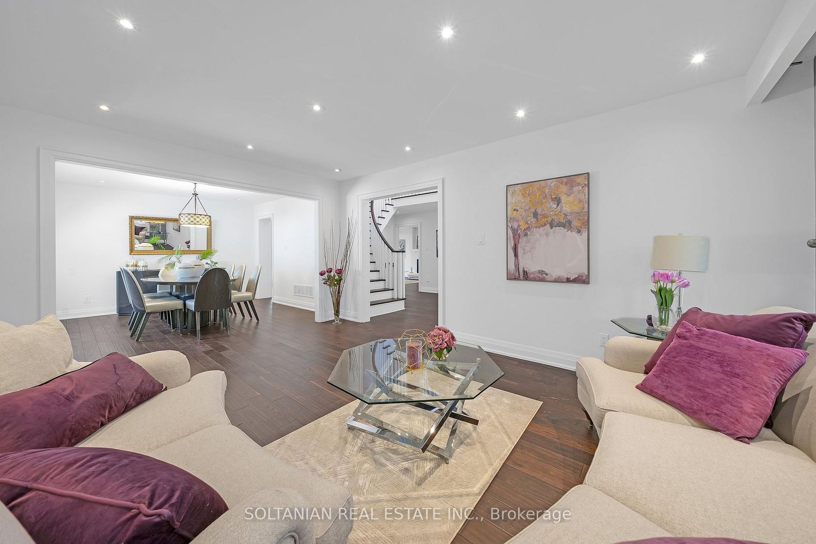 12 Dorian Place, Uplands, Vaughan photo number 2