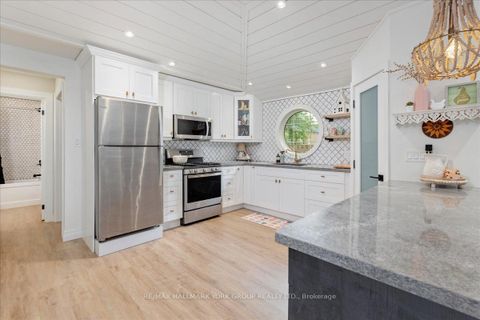 Photo 11 at 19 Metro Road S, Keswick North, Georgina