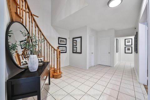 Photo 7 at 113 Redondo Drive, Beverley Glen, Vaughan