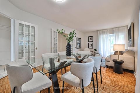 Photo 11 at 113 Redondo Drive, Beverley Glen, Vaughan