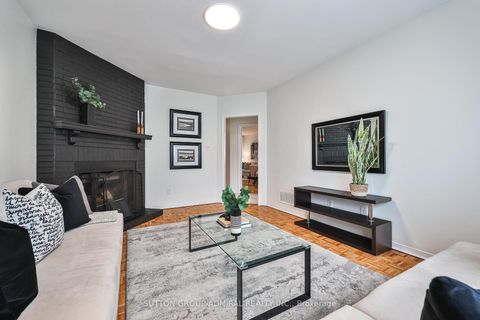 Photo 18 at 113 Redondo Drive, Beverley Glen, Vaughan