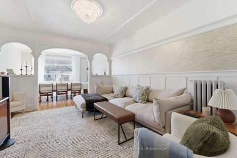 Photo 4 at 42 Mansfield Avenue, Bellwoods, Toronto