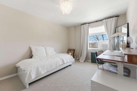 Photo 8 at 42 Mansfield Avenue, Bellwoods, Toronto