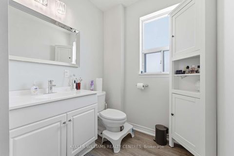Photo 9 at 42 Mansfield Avenue, Bellwoods, Toronto