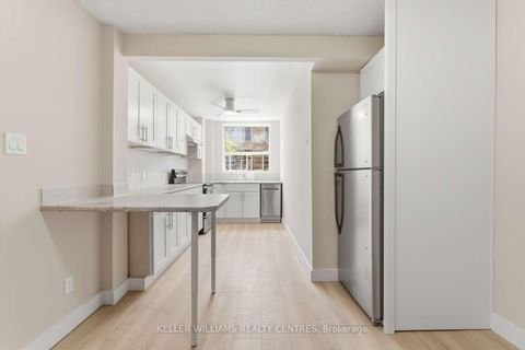 Photo 13 at 42 Mansfield Avenue, Bellwoods, Toronto