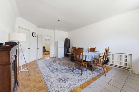 Photo 24 at 42 Mansfield Avenue, Bellwoods, Toronto
