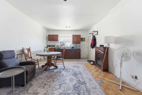 Photo 25 at 42 Mansfield Avenue, Bellwoods, Toronto
