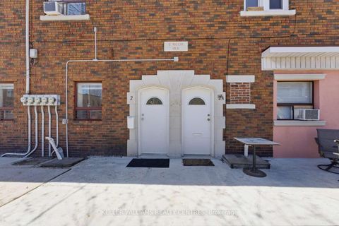 Photo 30 at 42 Mansfield Avenue, Bellwoods, Toronto