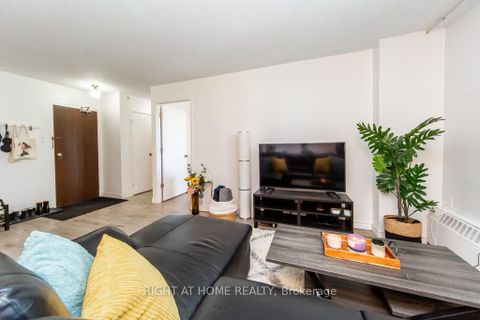 Photo 15 at 315 - 100 Dundalk Drive, Dorset Park, Toronto