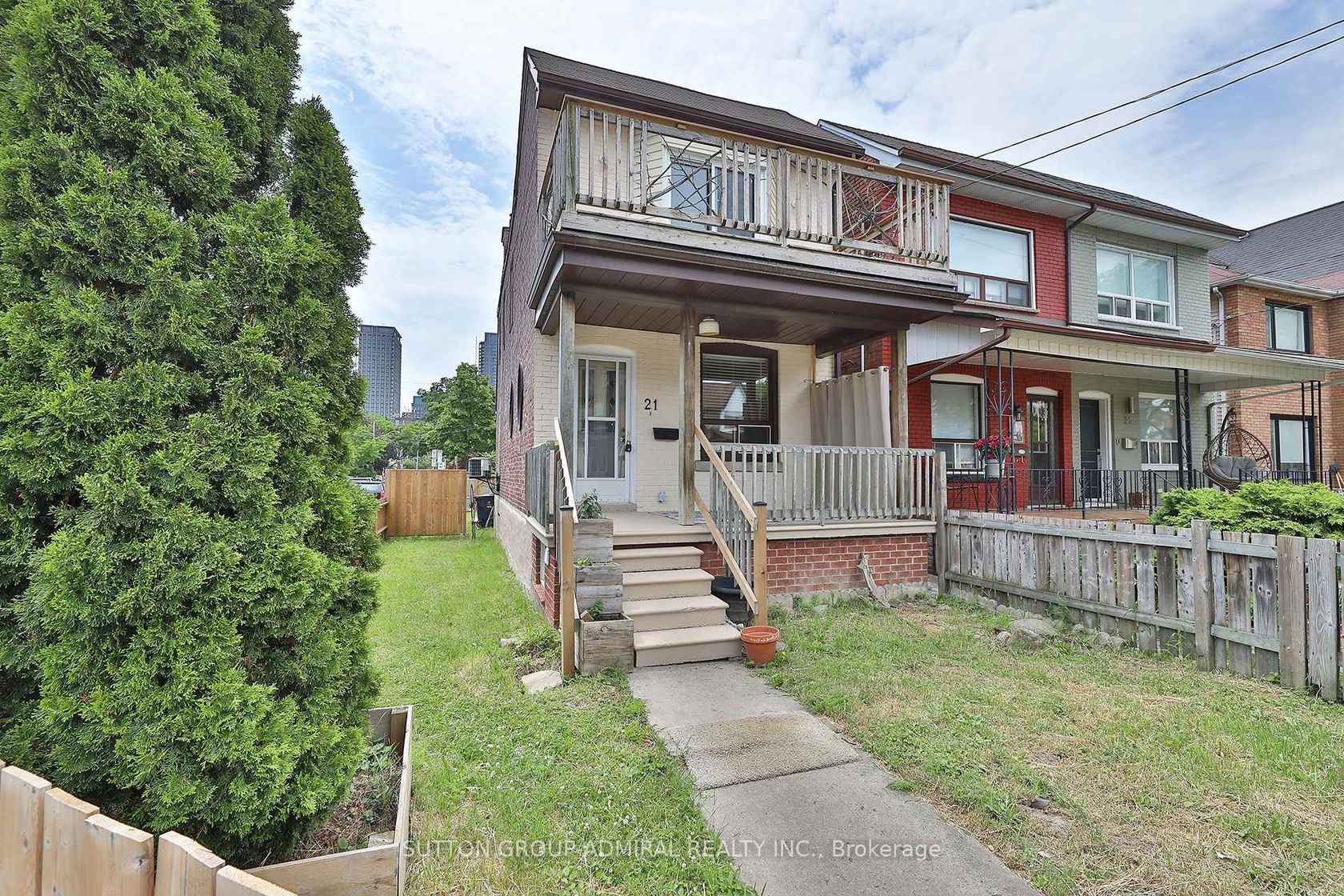 21 Wallace Avenue, Junction, Toronto photo number 2