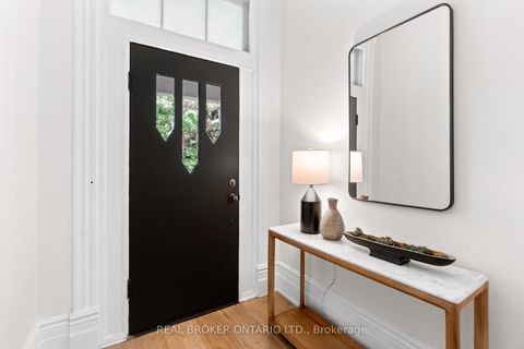 Photo 2 at 33 Lakeview Avenue, Bellwoods, Toronto