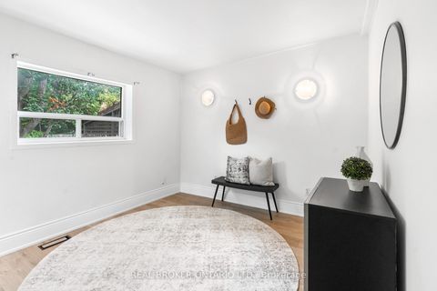Photo 17 at 33 Lakeview Avenue, Bellwoods, Toronto
