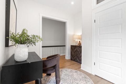 Photo 24 at 33 Lakeview Avenue, Bellwoods, Toronto