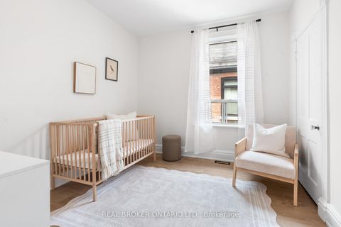 Photo 25 at 33 Lakeview Avenue, Bellwoods, Toronto