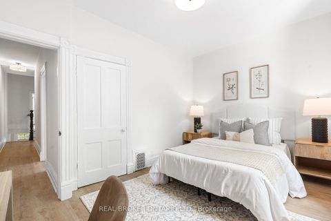 Photo 28 at 33 Lakeview Avenue, Bellwoods, Toronto