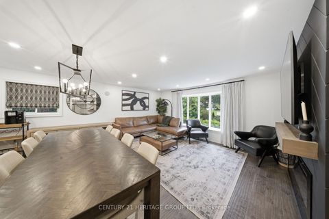 Photo 15 at 7 Cedar Crescent, Aurora Village, Aurora