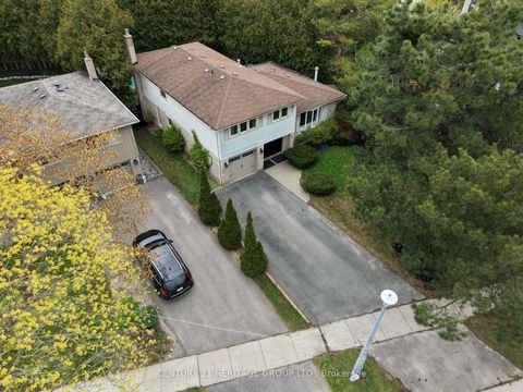Photo 33 at 7 Cedar Crescent, Aurora Village, Aurora