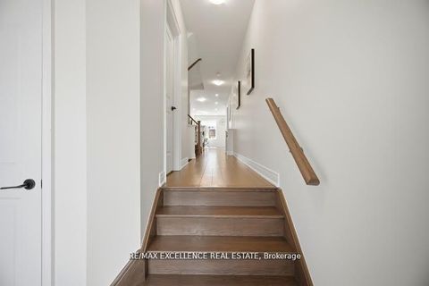 Photo 5 at 67 Drizzel Crescent, Oak Ridges, Richmond Hill