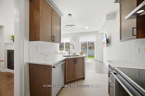 Photo 15 at 67 Drizzel Crescent, Oak Ridges, Richmond Hill