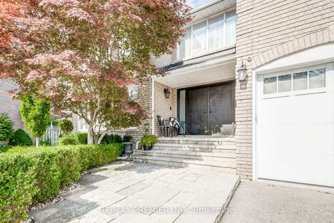 Photo 1 at 298 Castlehill Road, Maple, Vaughan