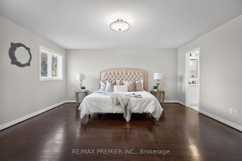Photo 19 at 298 Castlehill Road, Maple, Vaughan