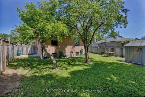 Photo 22 at 18 Alhart Drive, Beaumonde Heights, Toronto