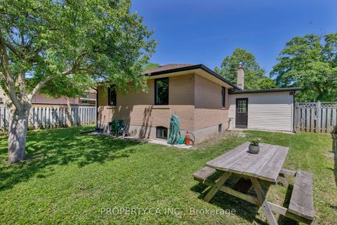 Photo 23 at 18 Alhart Drive, Beaumonde Heights, Toronto