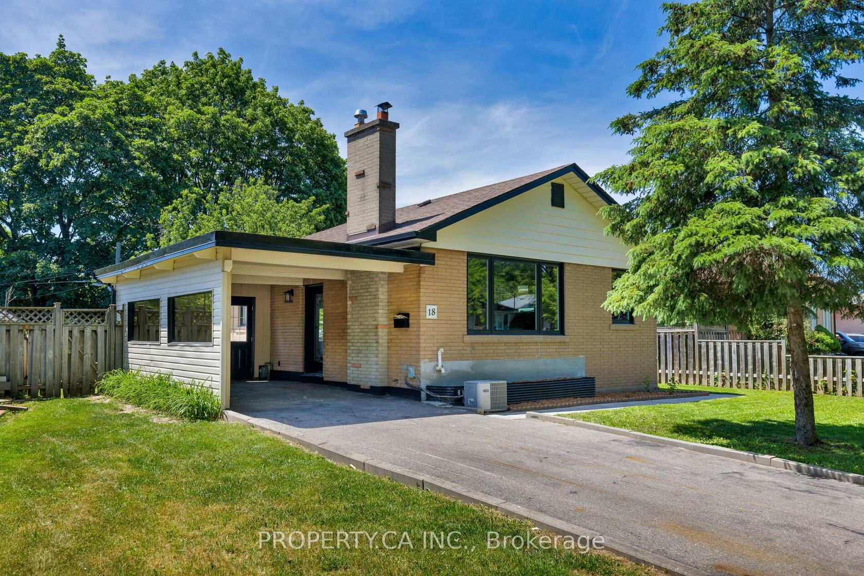 18 Alhart Drive, Beaumonde Heights, Toronto photo number 2