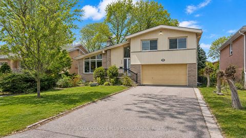 Photo 2 at 333 Pleasant Avenue, Newtonbrook West, Toronto